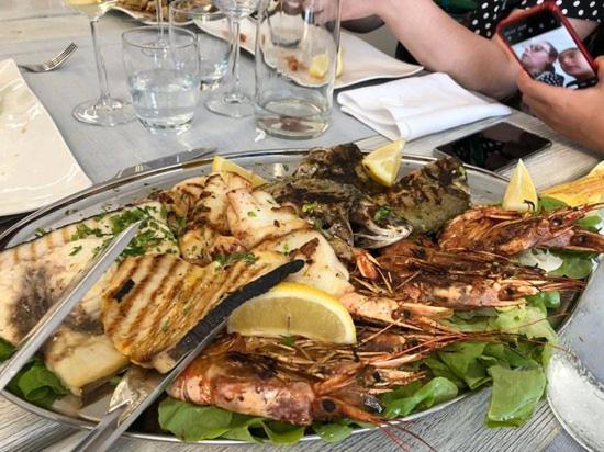 Brezza Marina & Ristorante Shoreline Bed and breakfast