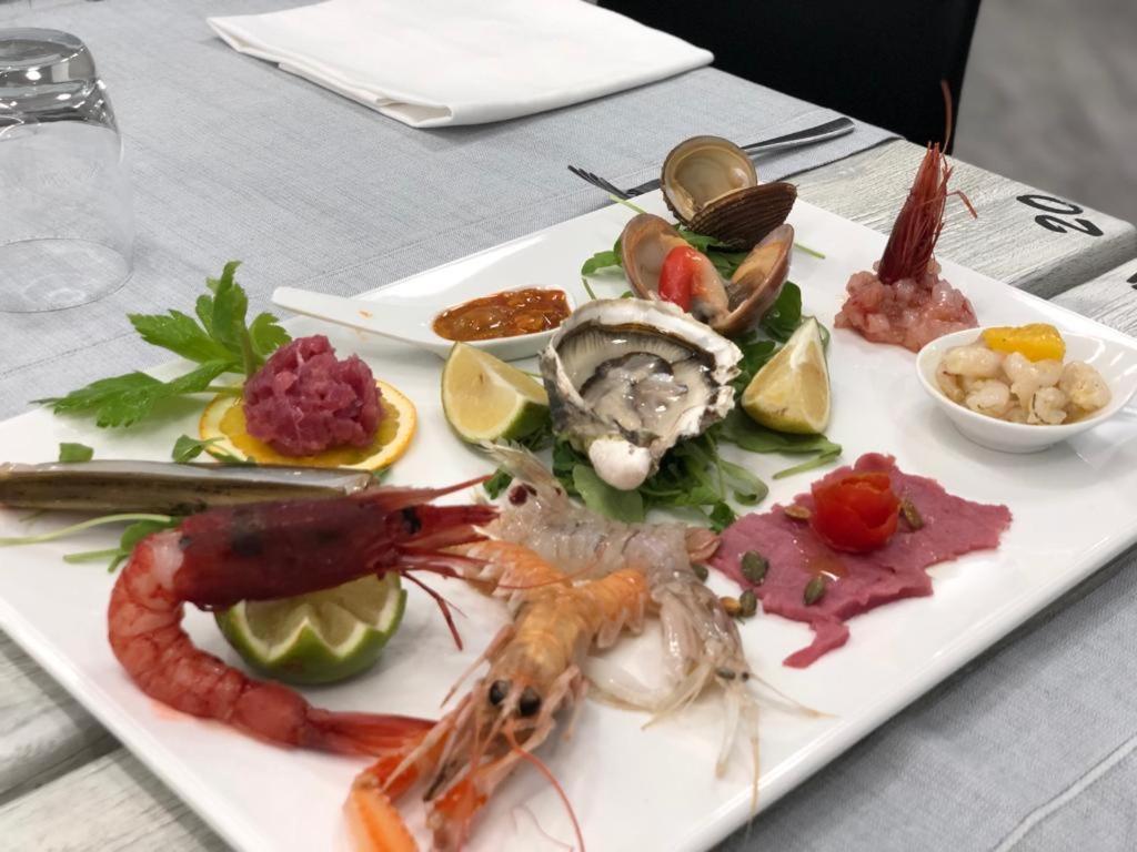 Brezza Marina & Ristorante Shoreline