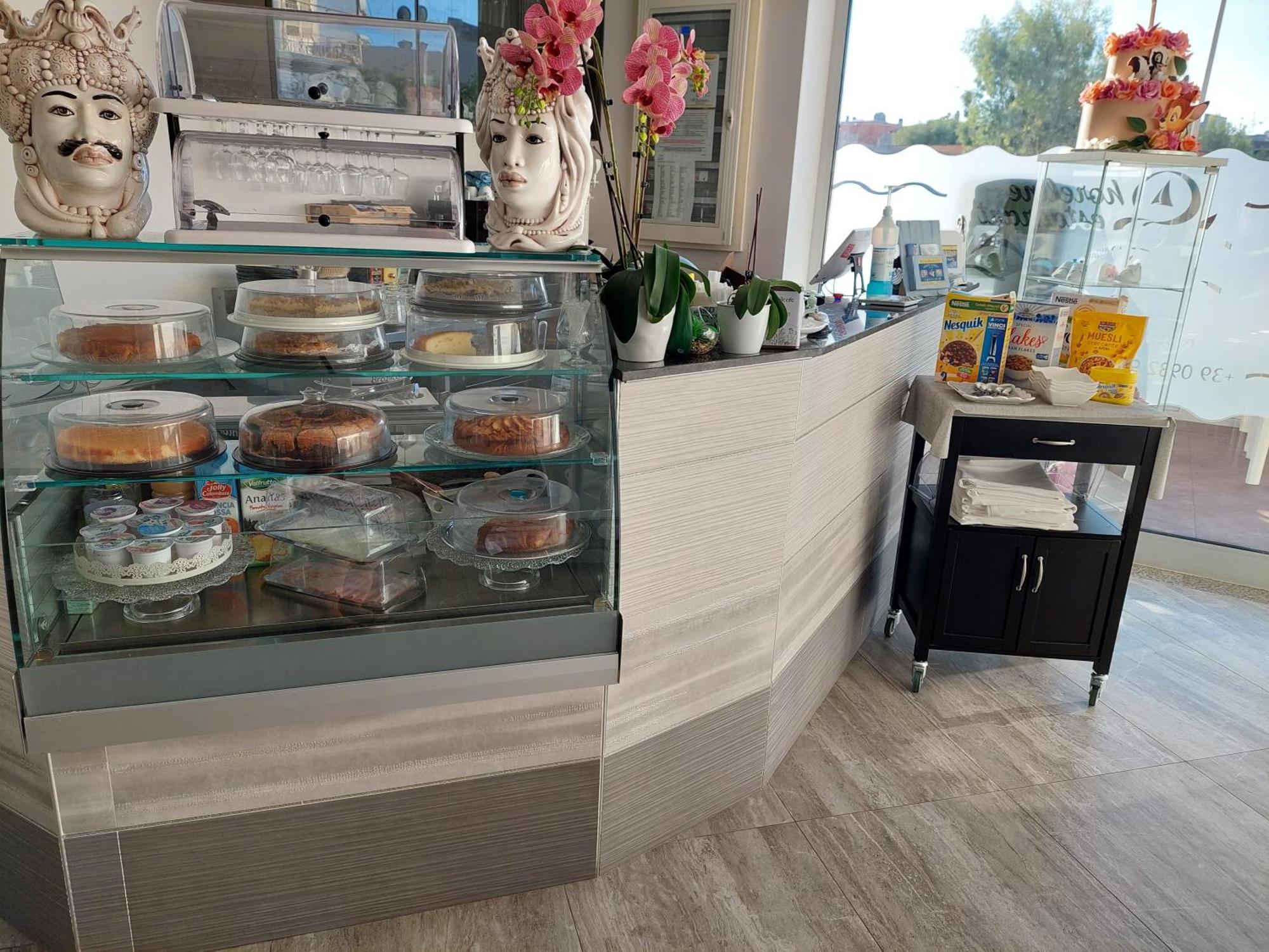 Brezza Marina & Ristorante Shoreline Bed and breakfast