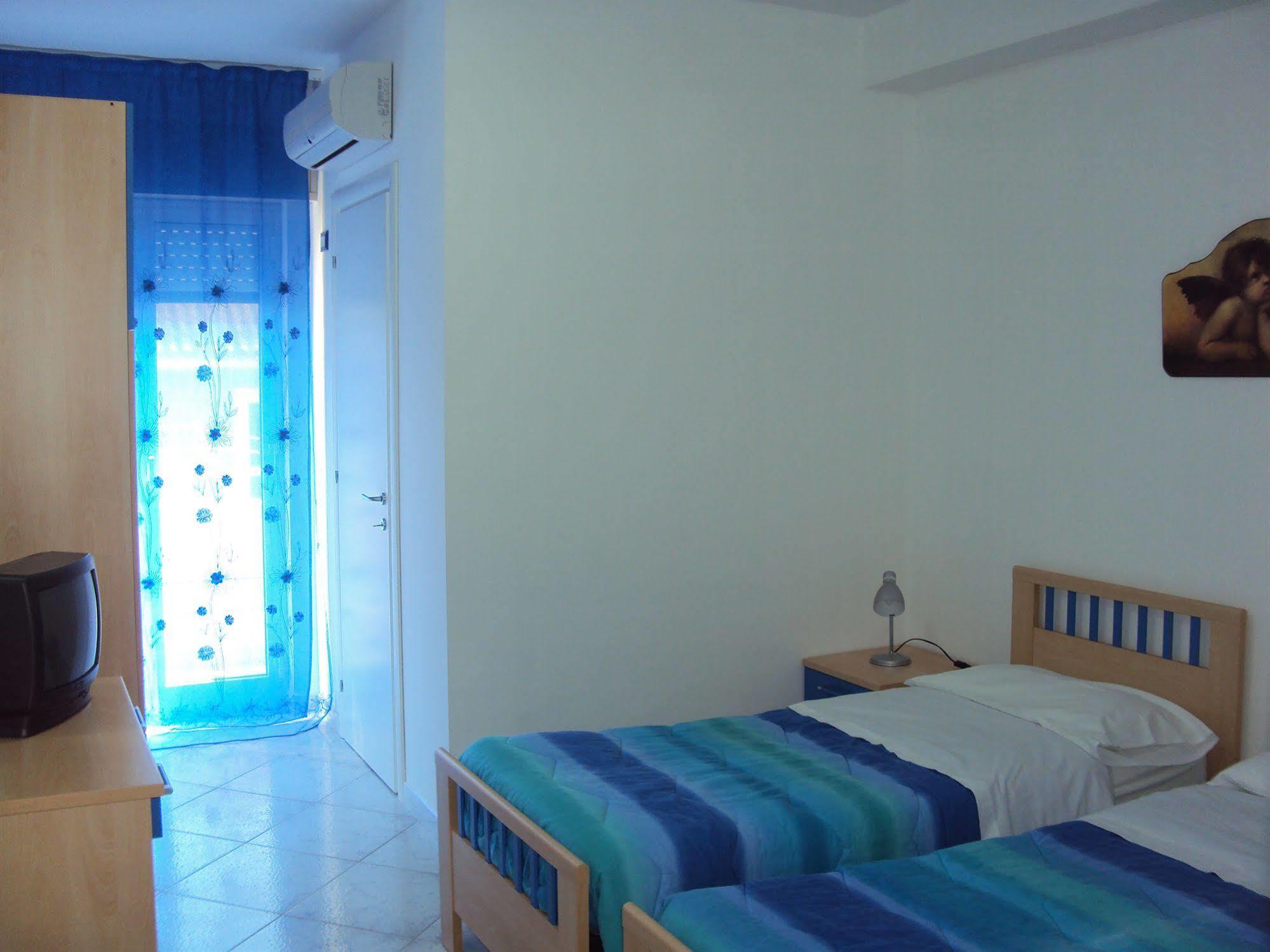 Brezza Marina & Ristorante Shoreline Bed and breakfast 3*
